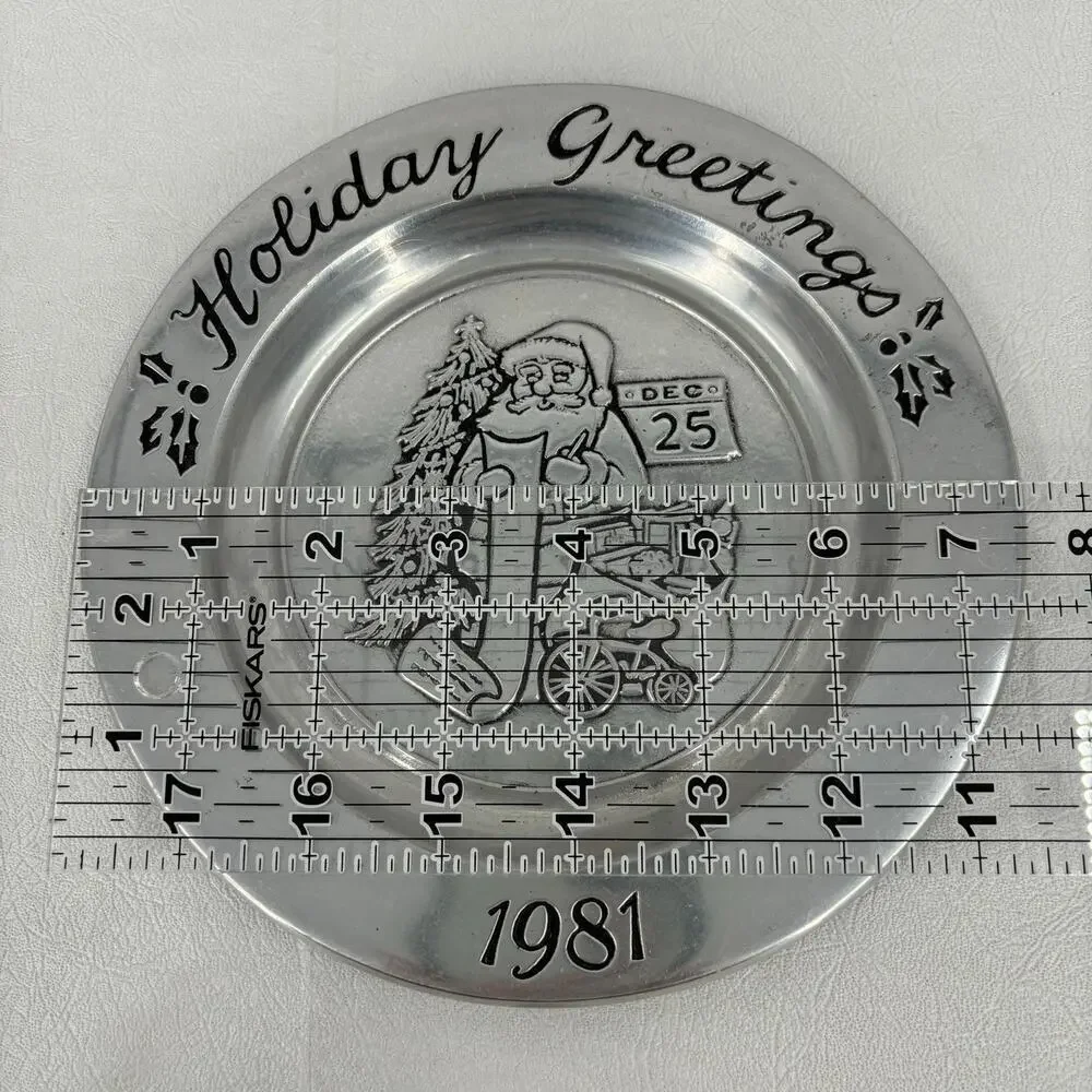 Wilton Pewter‎ Holiday Greetings Santa Plate Vintage 1981 Wall Hanger 7.5 Inch